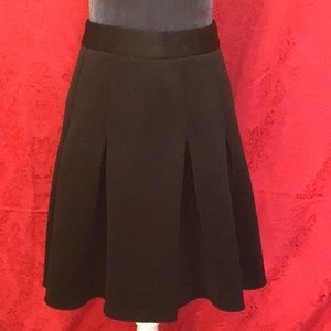 Worthington scuba knit box pleat skirt size 6